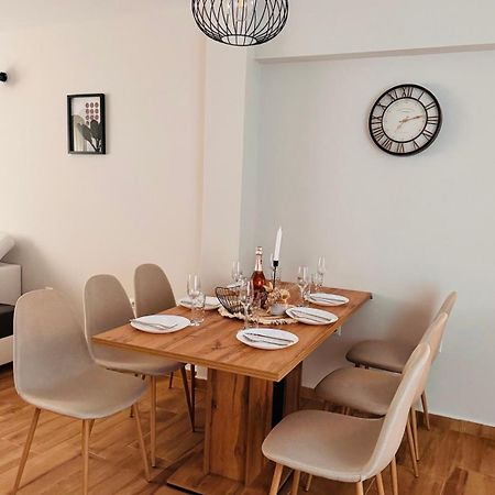 Goldy Central Beach Apartment With Private Garden Burgasz Kültér fotó