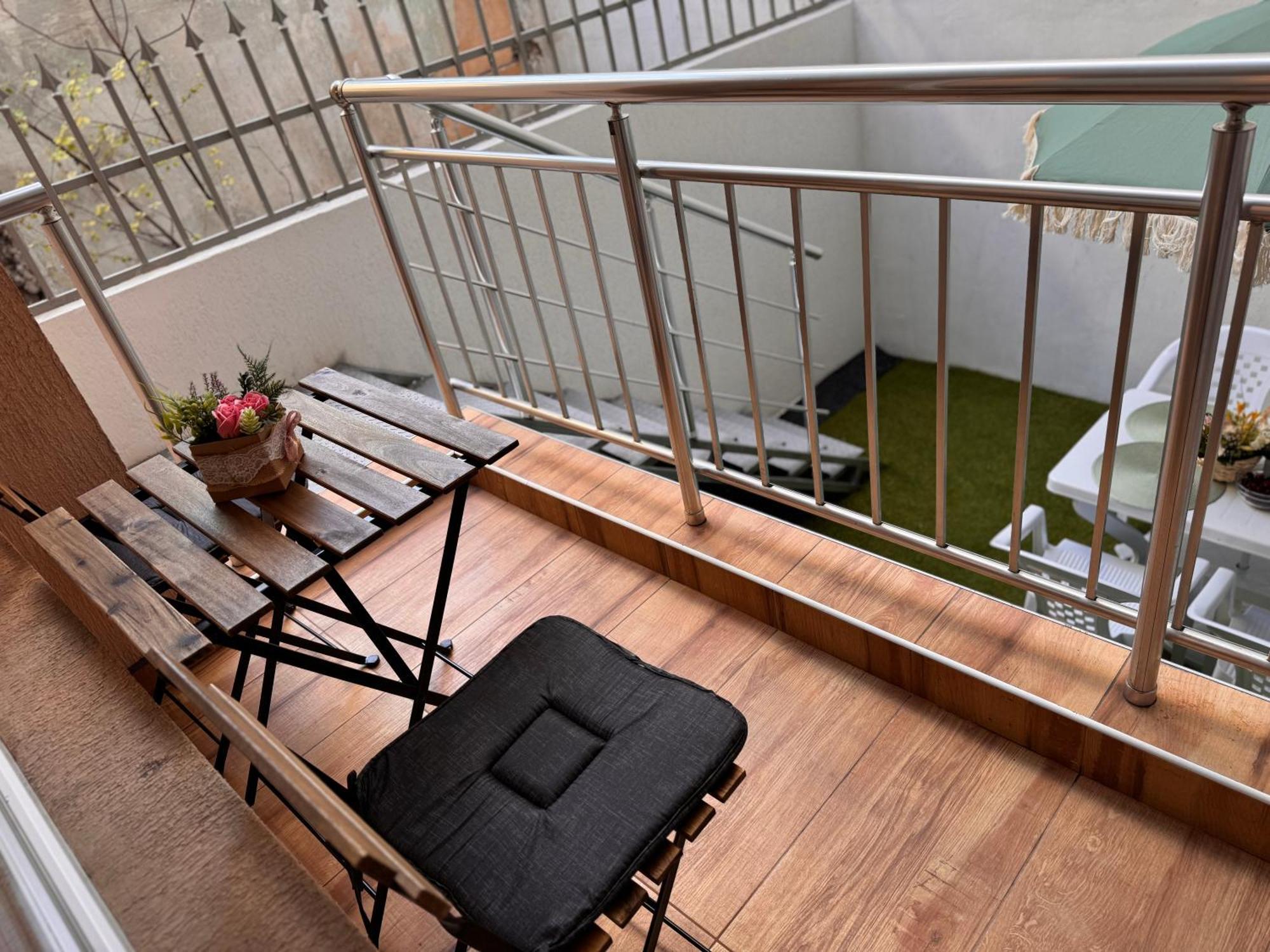 Goldy Central Beach Apartment With Private Garden Burgasz Kültér fotó