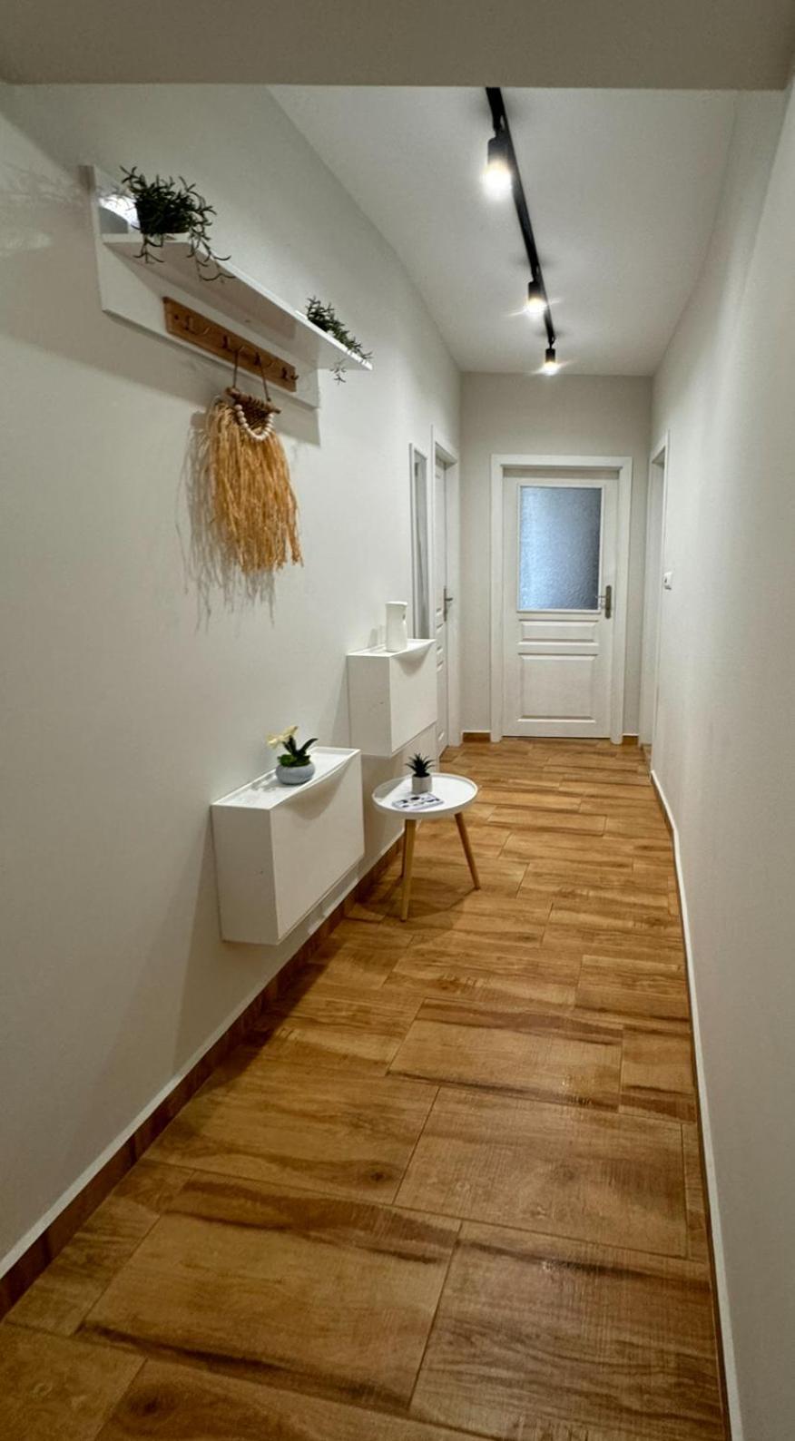 Goldy Central Beach Apartment With Private Garden Burgasz Kültér fotó