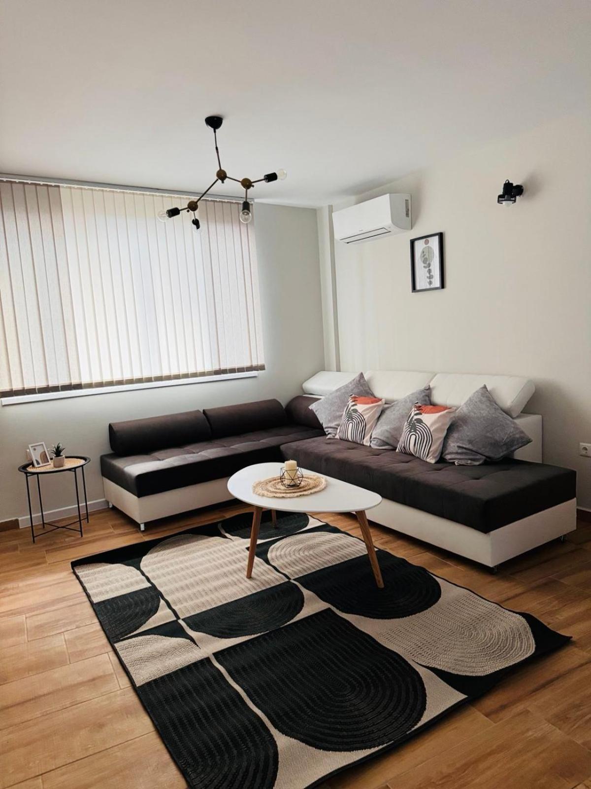Goldy Central Beach Apartment With Private Garden Burgasz Kültér fotó