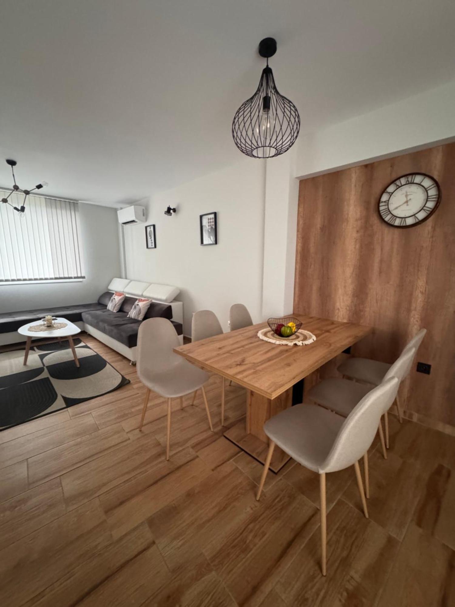 Goldy Central Beach Apartment With Private Garden Burgasz Kültér fotó