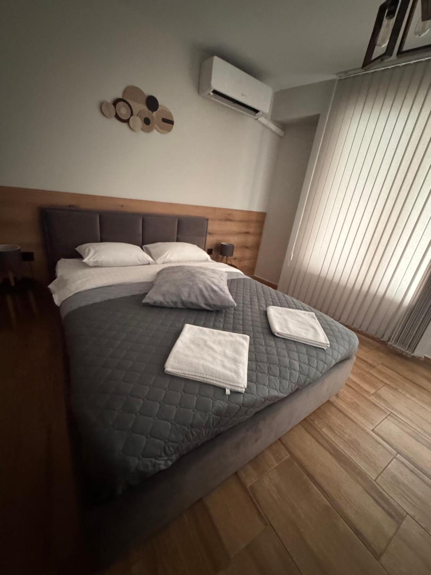Goldy Central Beach Apartment With Private Garden Burgasz Kültér fotó