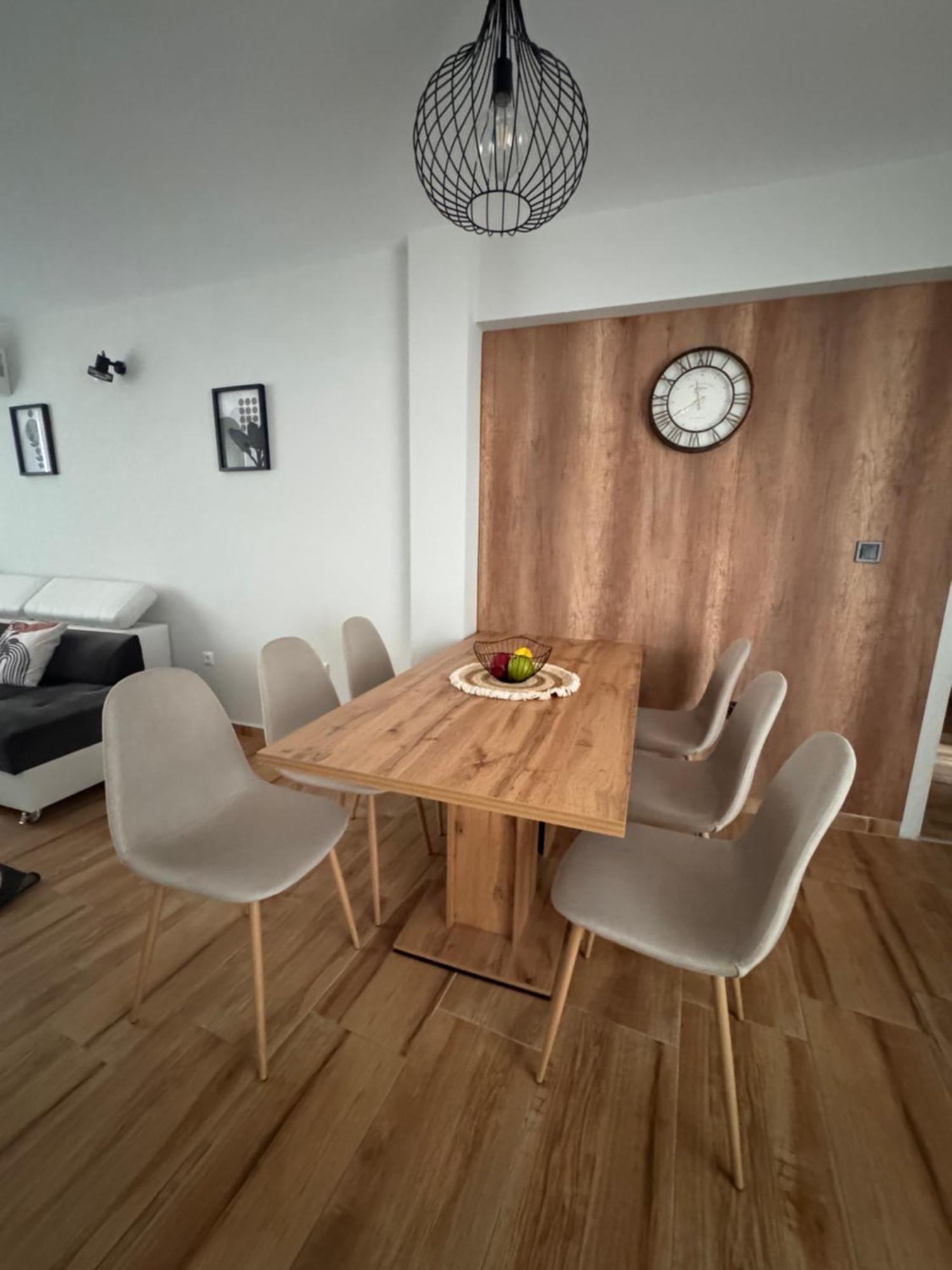 Goldy Central Beach Apartment With Private Garden Burgasz Kültér fotó